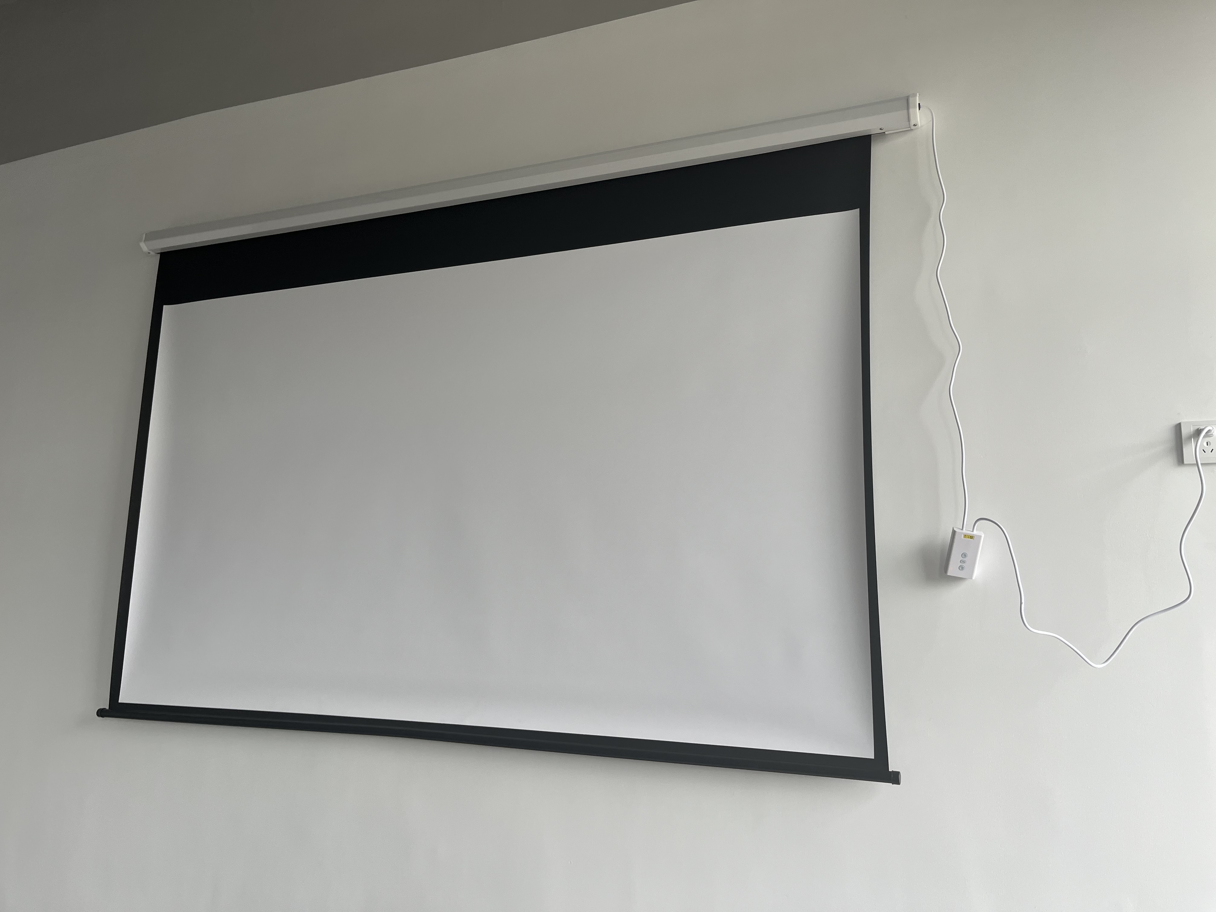 120 Inch 16: 9 Hd 4k Remote Control Electric Screen Hanging Wall China