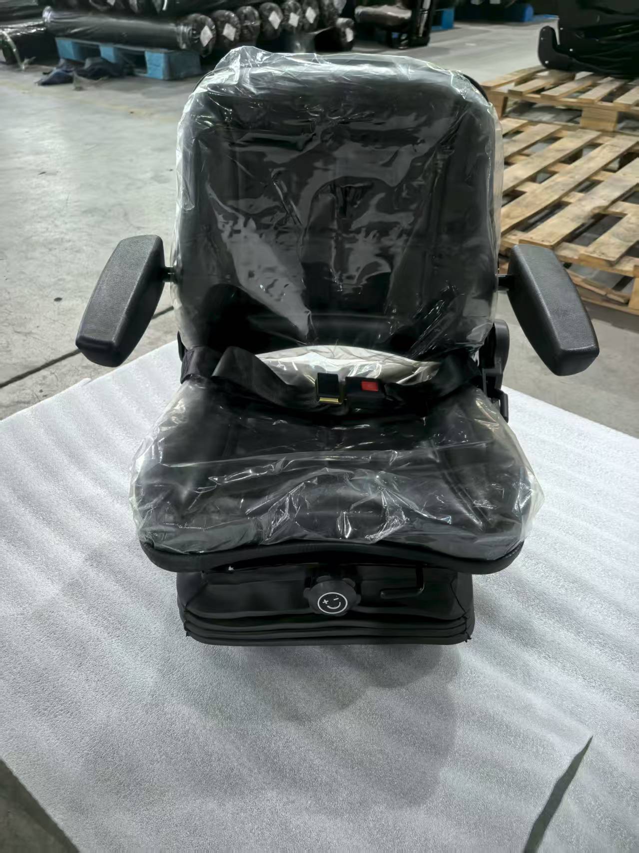 High-Sales Discounted Tractor Seats with Slide Rail, Airbag Shock Absorption & Automatic Seat Belt FD-866