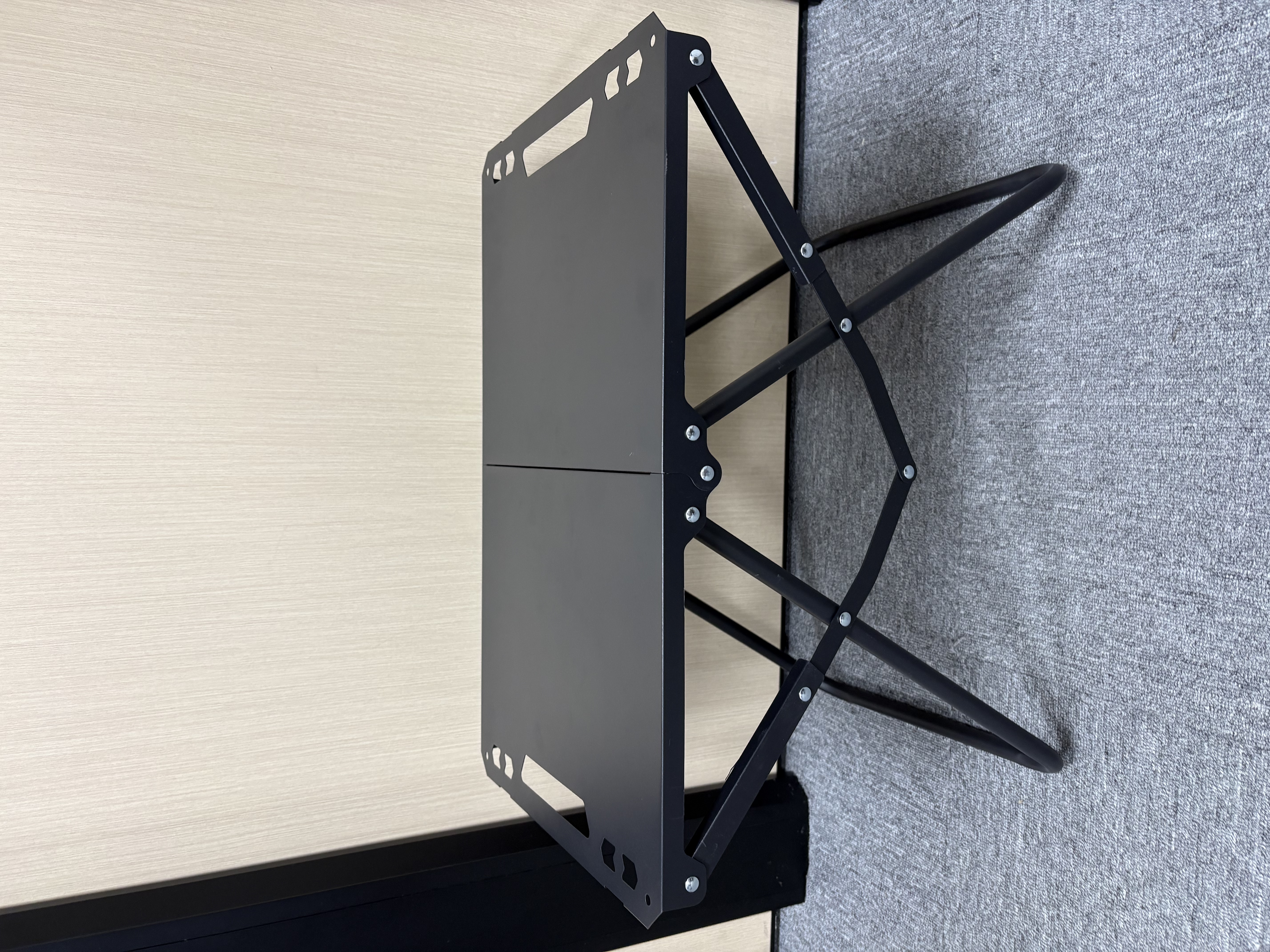 Folding table