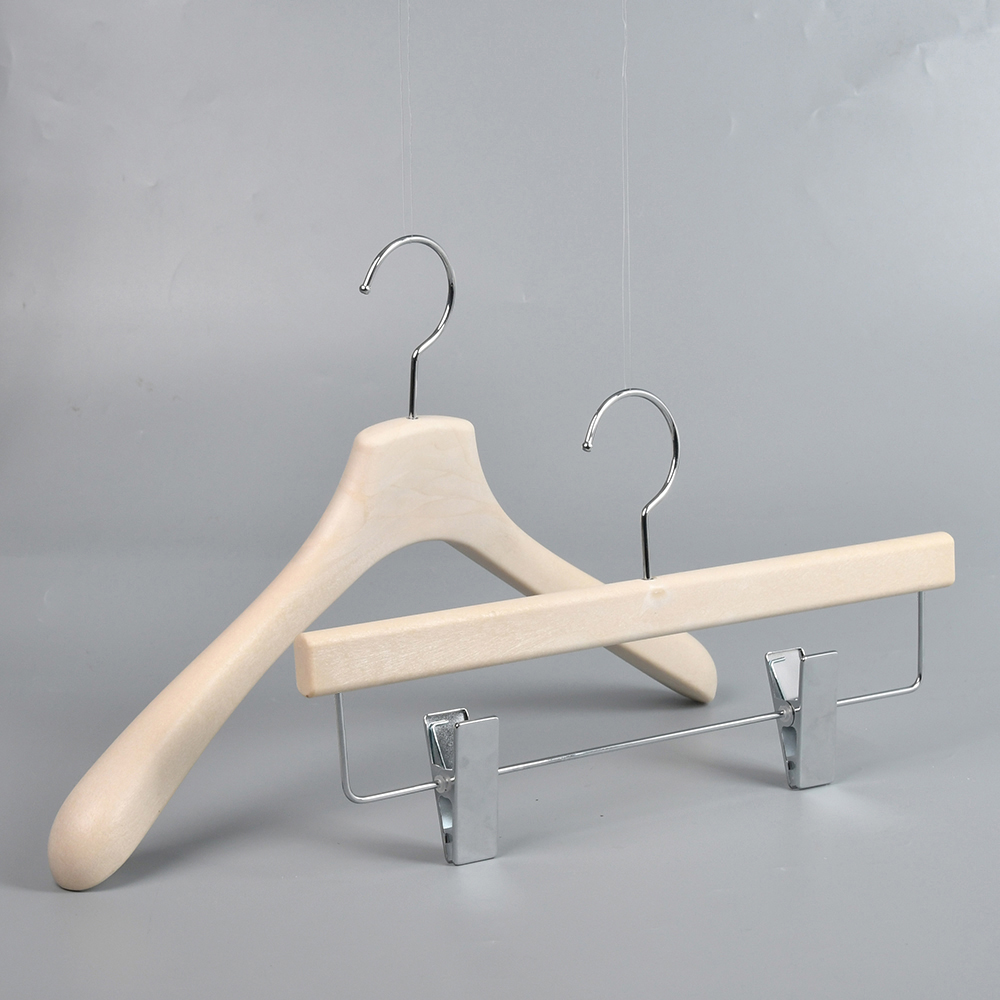Resin clothes hanger