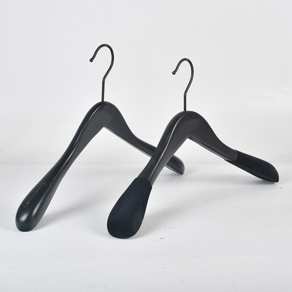 Assessed Supplier PENGFEI clothes hangers custom black wooden hanger suit