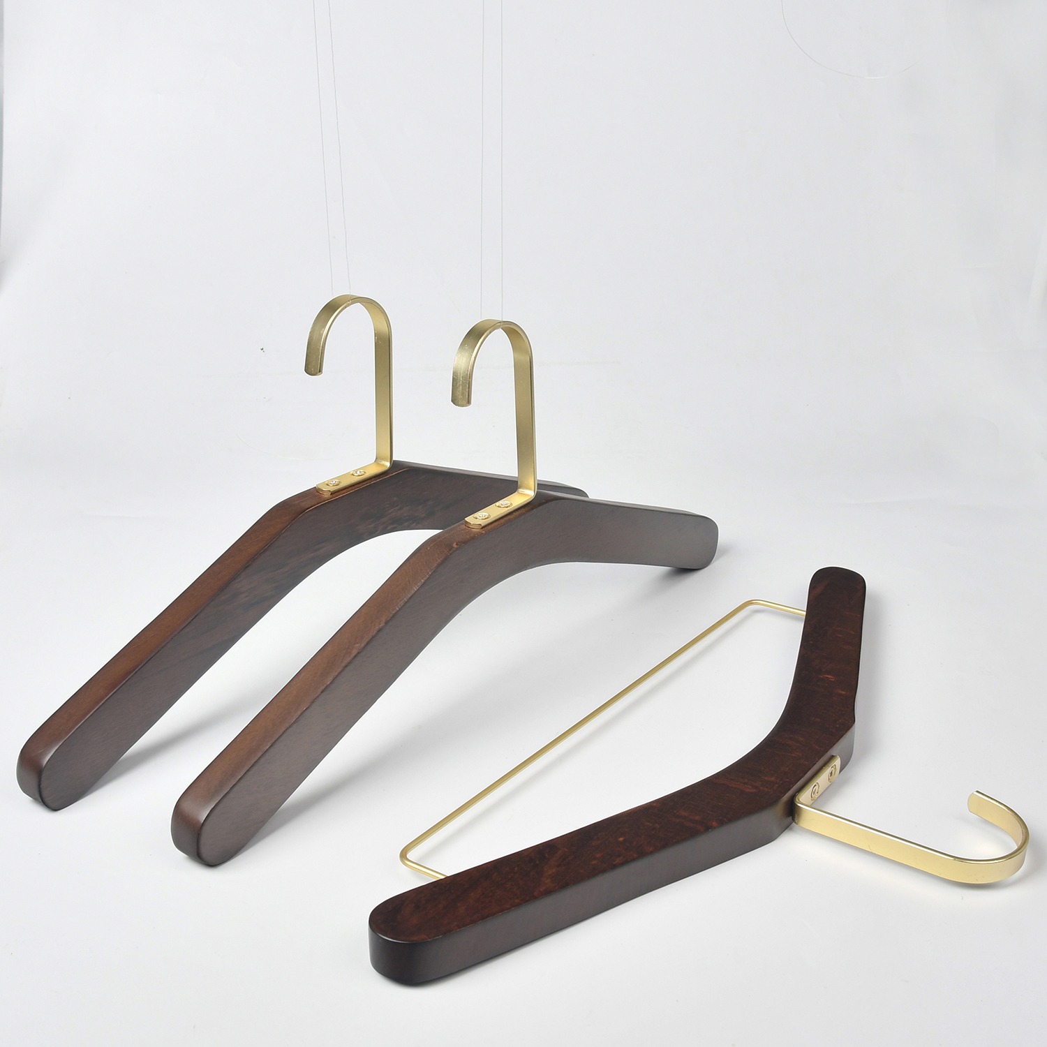 Manufacturers vintage luxury wooden coat hanger deluxe wooden hanger with logo
