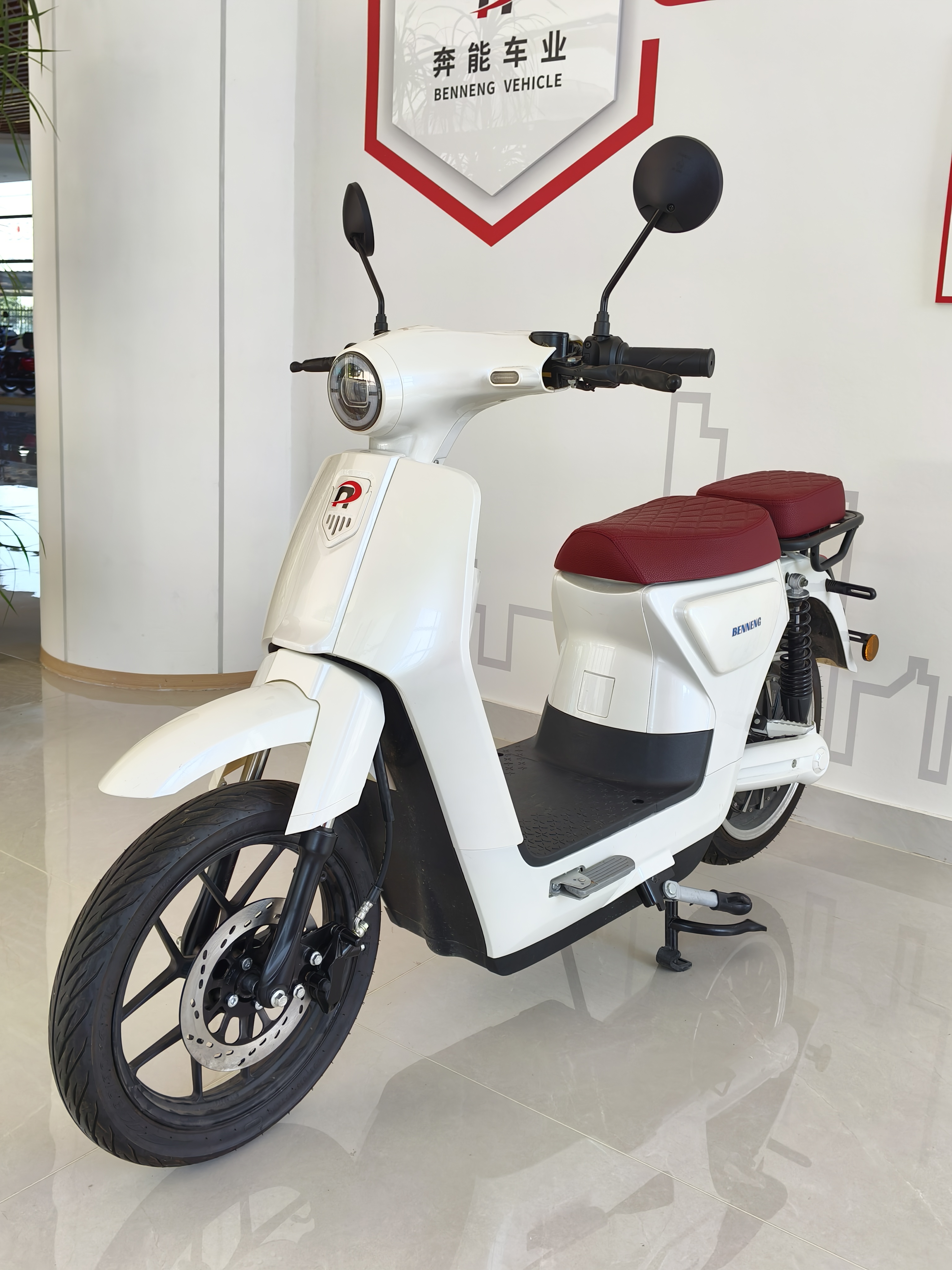 1500W 72V 20Ah Long-range two-wheel electric motorcycle