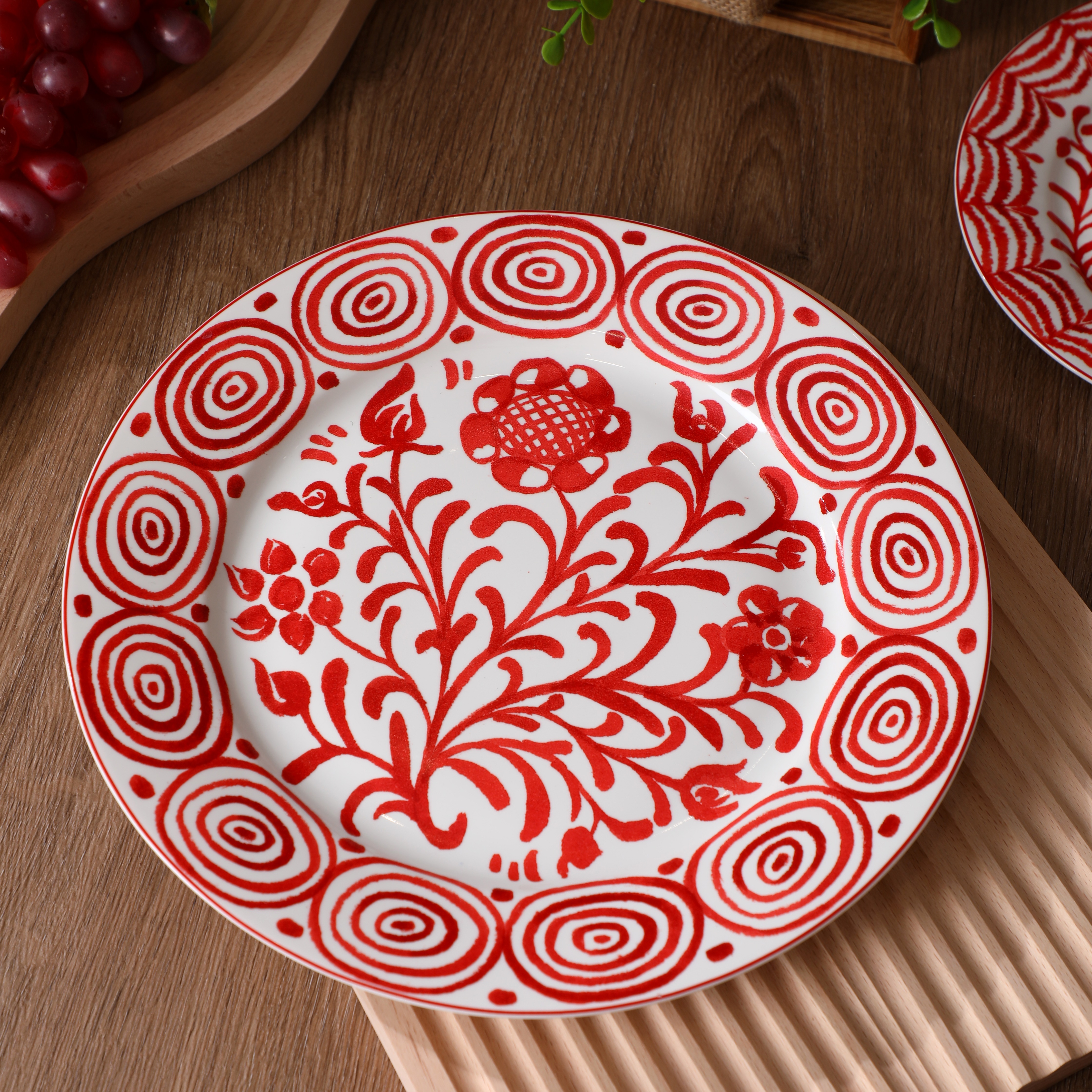 Bohemian Red Circle Floral Porcelain Plate, Retro Red & White Decorative Dinner Plate for Home Table