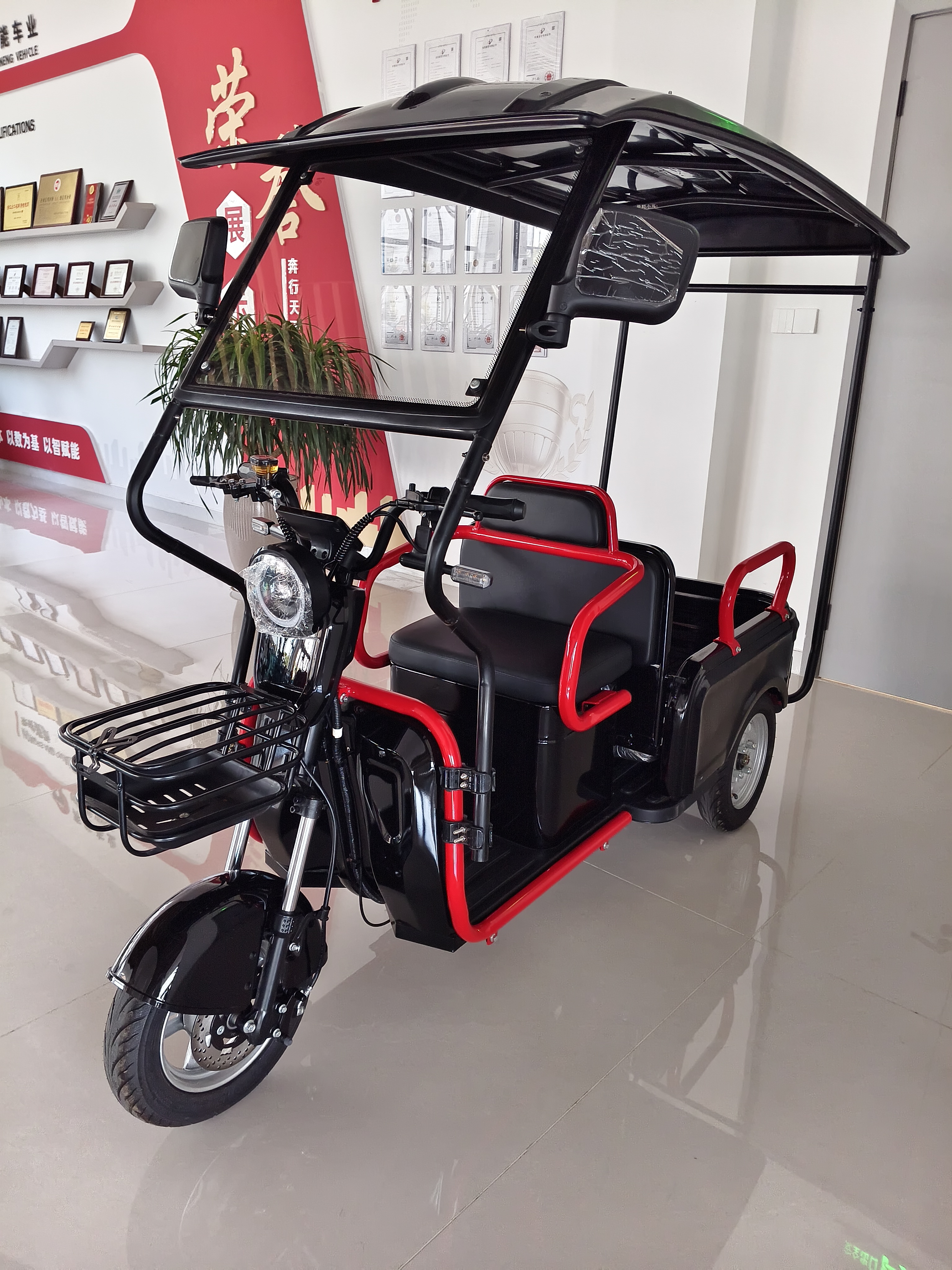 1200W electric three-wheeler with two seats, a cargo-capable rear seat that can be switched to a cargo compartment, EEC